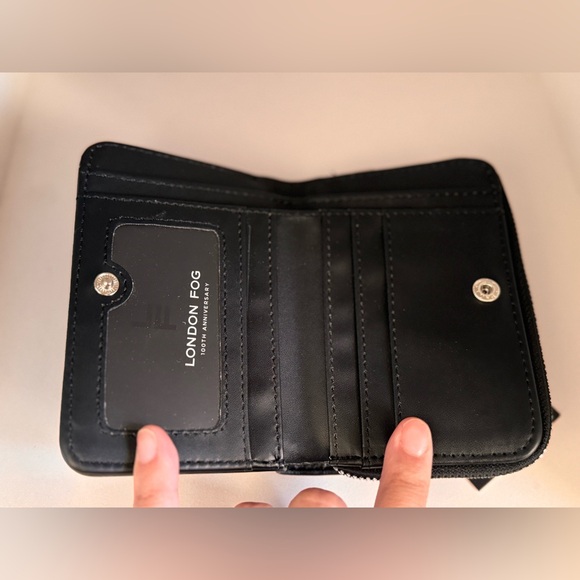 London Fog Collection Derby Small Zip Around Wallet - Picture 2 of 7